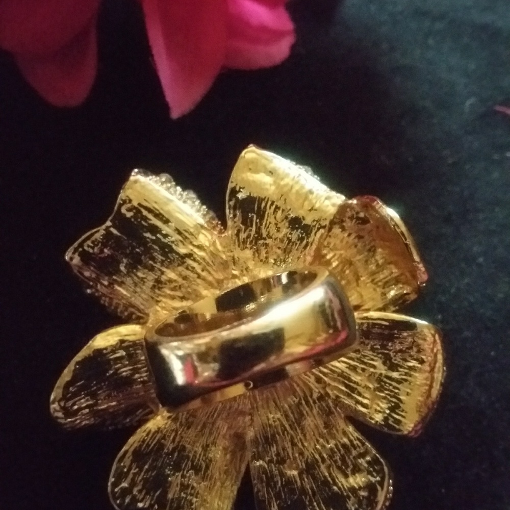 FLOWER STATEMENT FASHION RING - Picture 4 of 7
